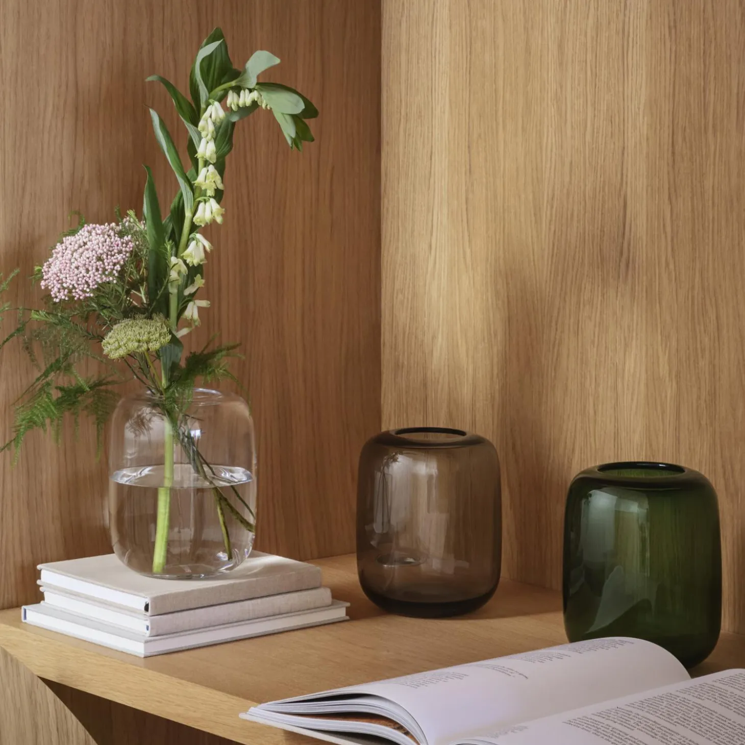 Acorn vase, clear