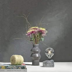 Rost vase, mørkeblå