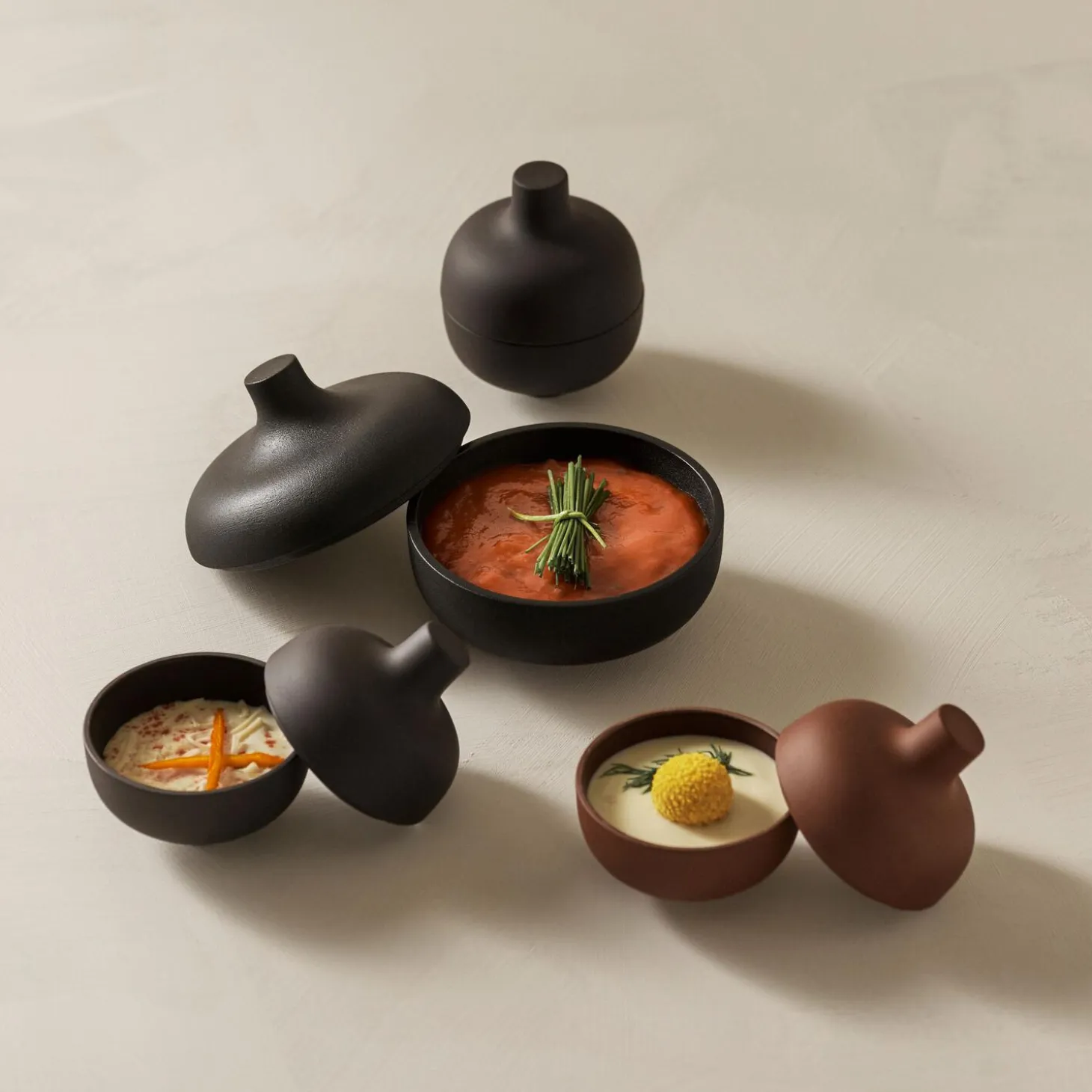 Sand Secrets Medium Bowl, black clay