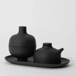 Sand Secrets Plate, black clay